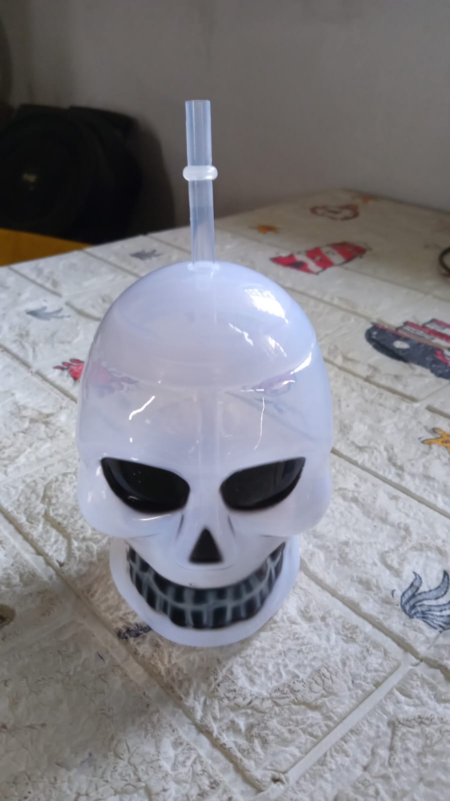 Ghost Face Bottle Water Bottle, Drinking Cup with Lid and Straw, Halloween and Beach Party Decorations (1 Pc)